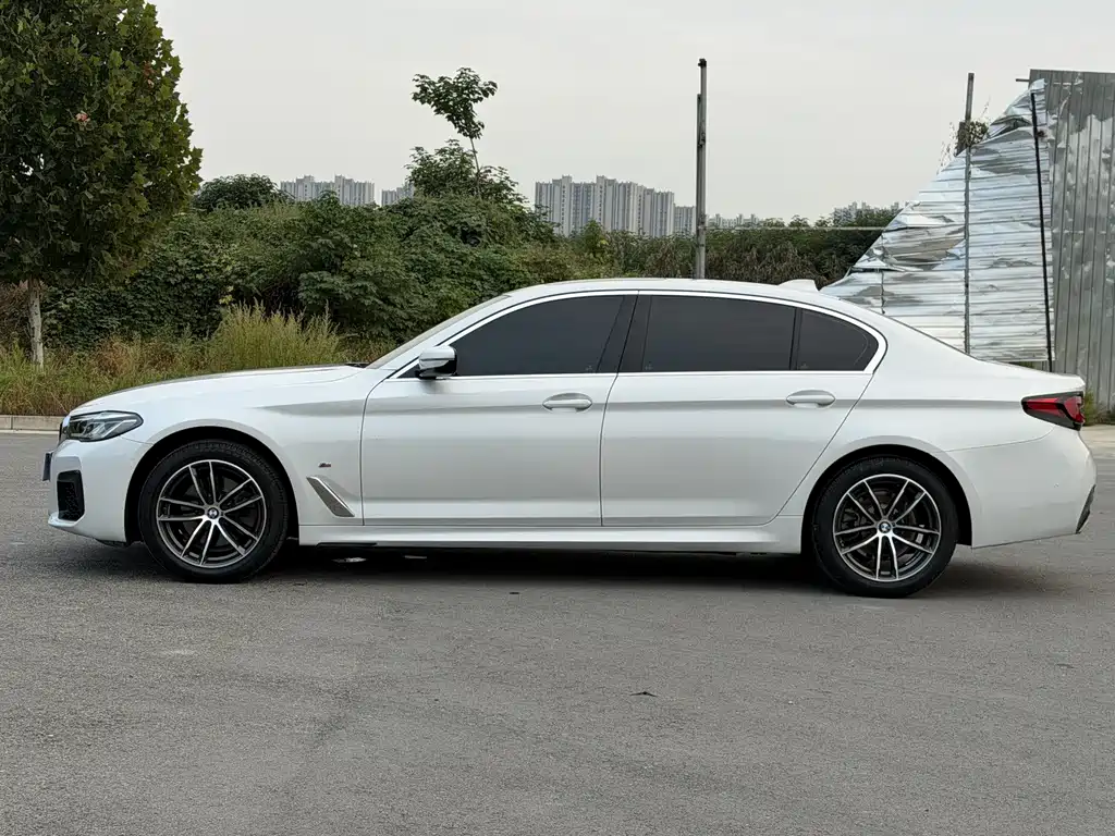 BMW 5 Series — фото 4
