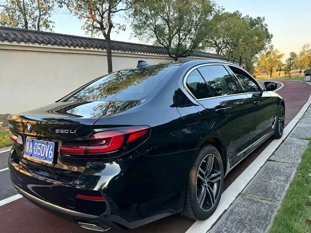 BMW 5 Series — фото 5