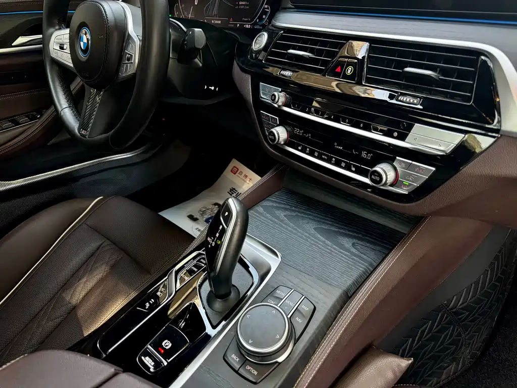 BMW 5 Series New Energy — фото 7