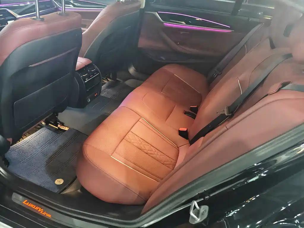 BMW 5 Series — фото 11