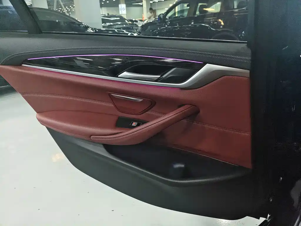 BMW 5 Series — фото 14