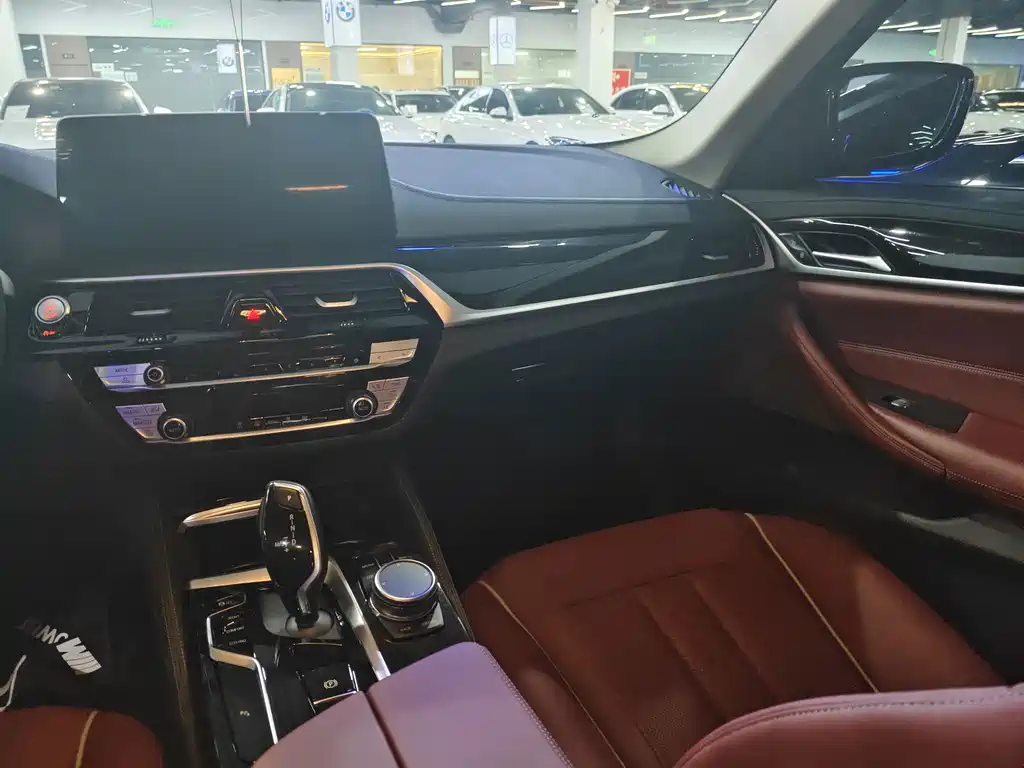 BMW 5 Series — фото 17