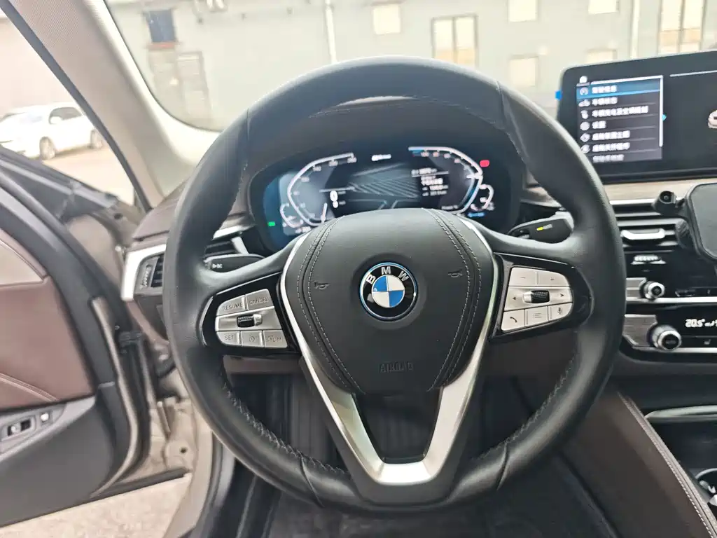 BMW 5 Series New Energy — фото 6