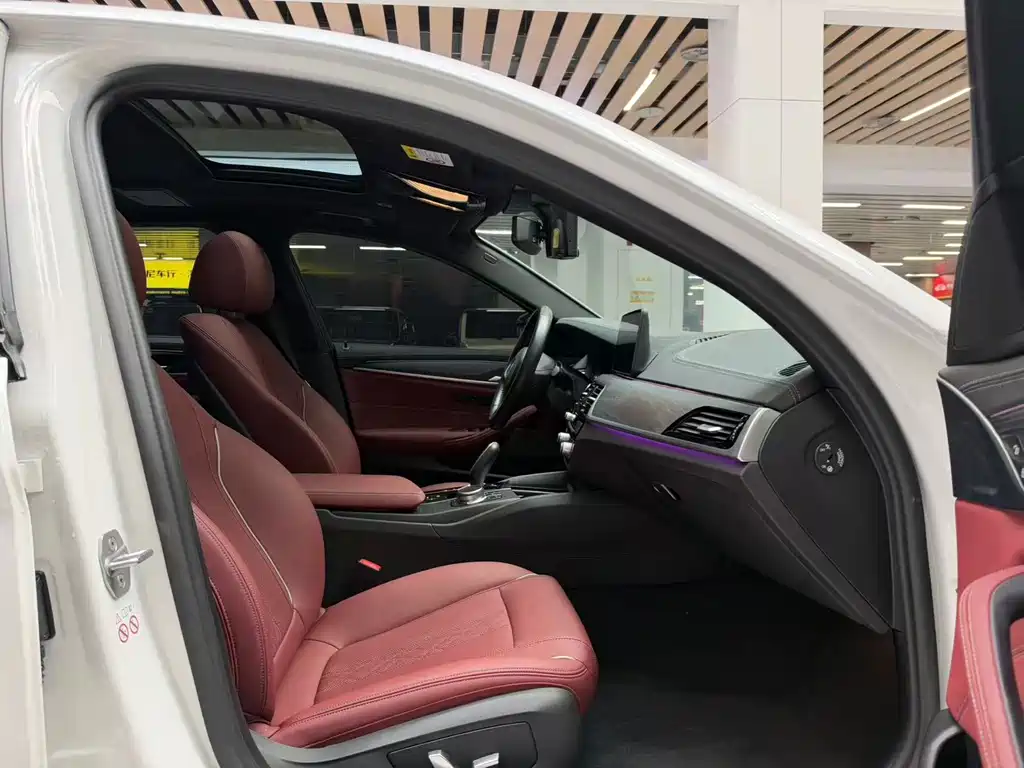 BMW 5 Series New Energy — фото 17