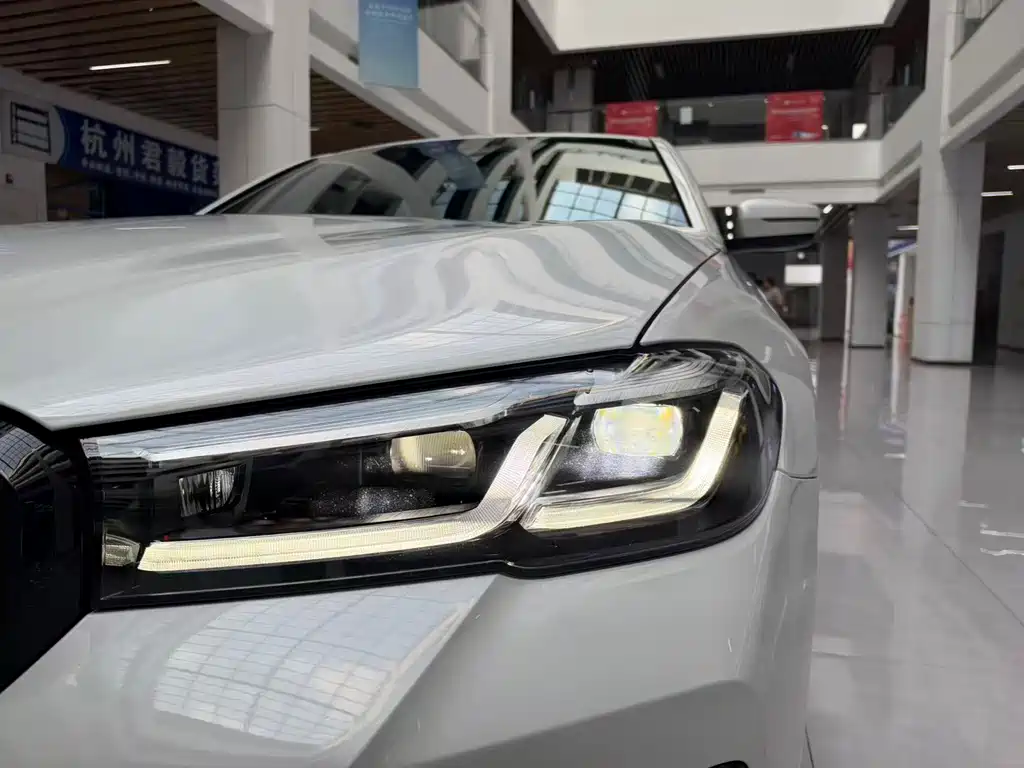 BMW 5 Series New Energy — фото 21