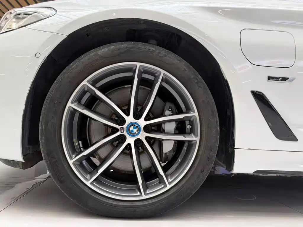 BMW 5 Series New Energy — фото 22