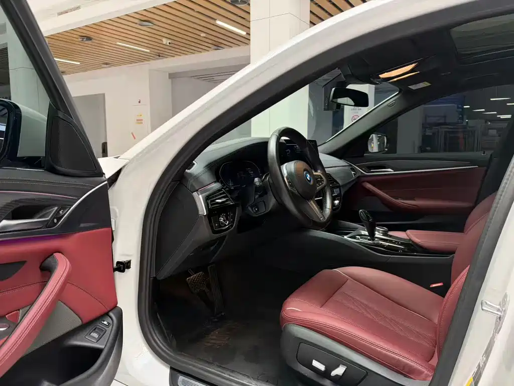 BMW 5 Series New Energy — фото 9