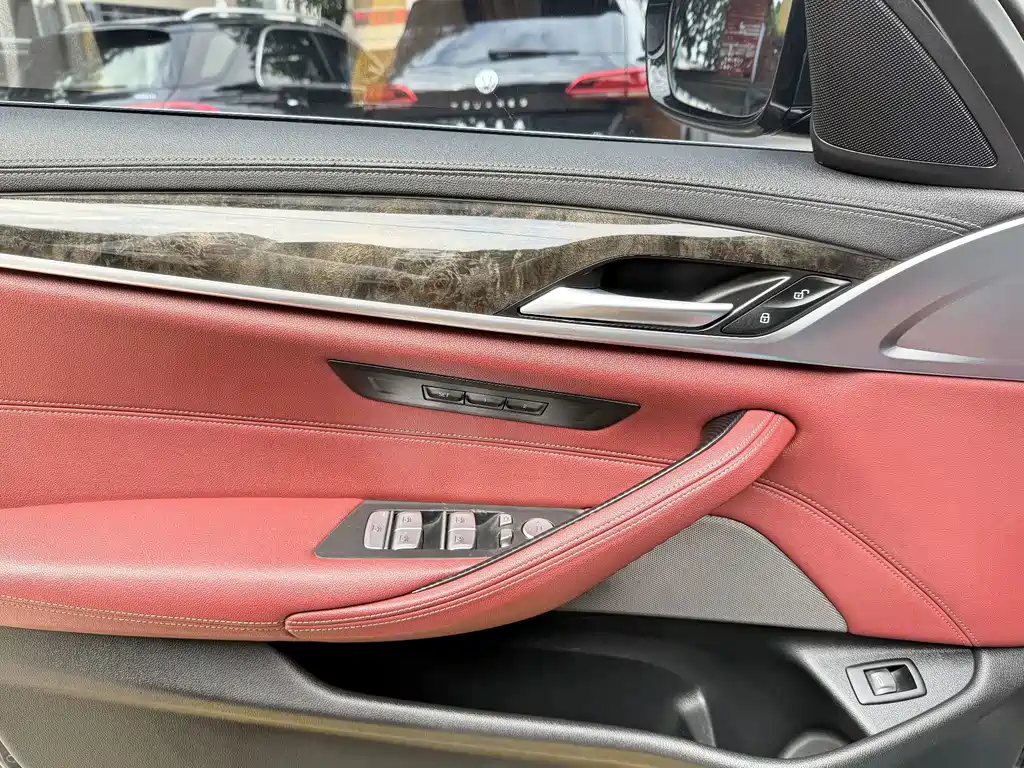 BMW 5 Series — фото 11