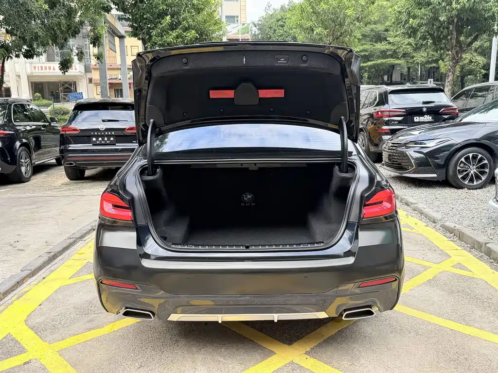 BMW 5 Series — фото 14