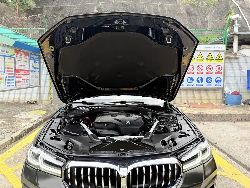 BMW 5 Series — фото 15