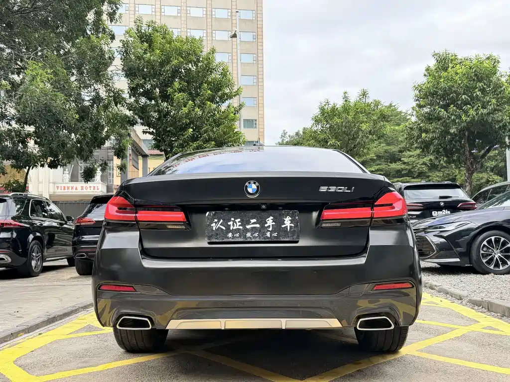 BMW 5 Series — фото 4