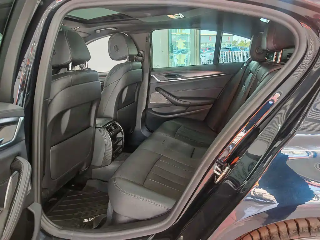 BMW 5 Series (Import) — фото 11