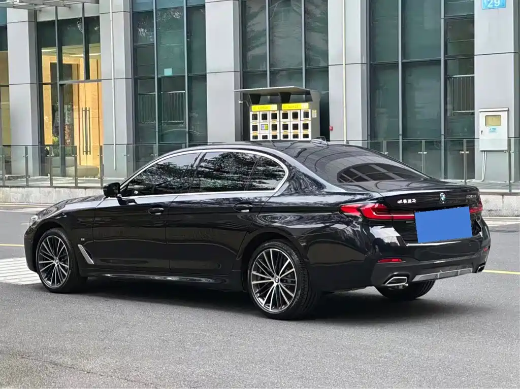 BMW 5 Series — фото 4