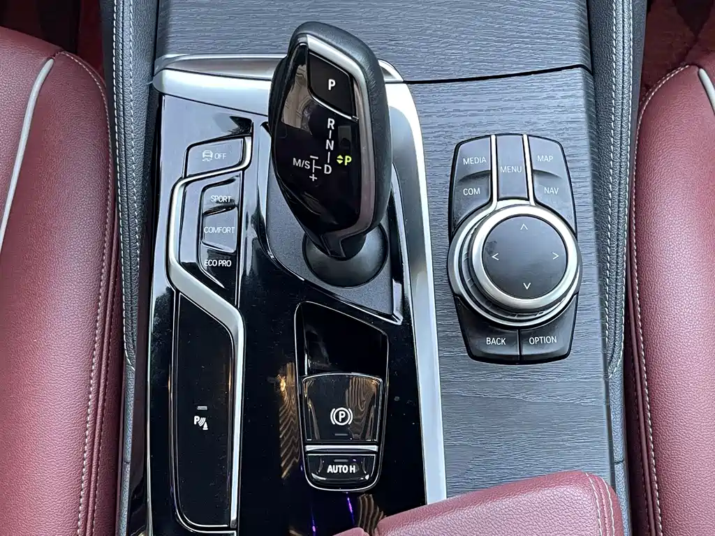 BMW 5 Series — фото 14