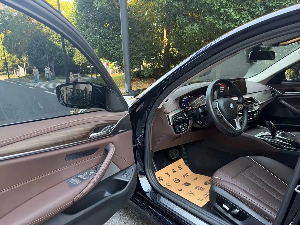 BMW 5 Series — фото 11