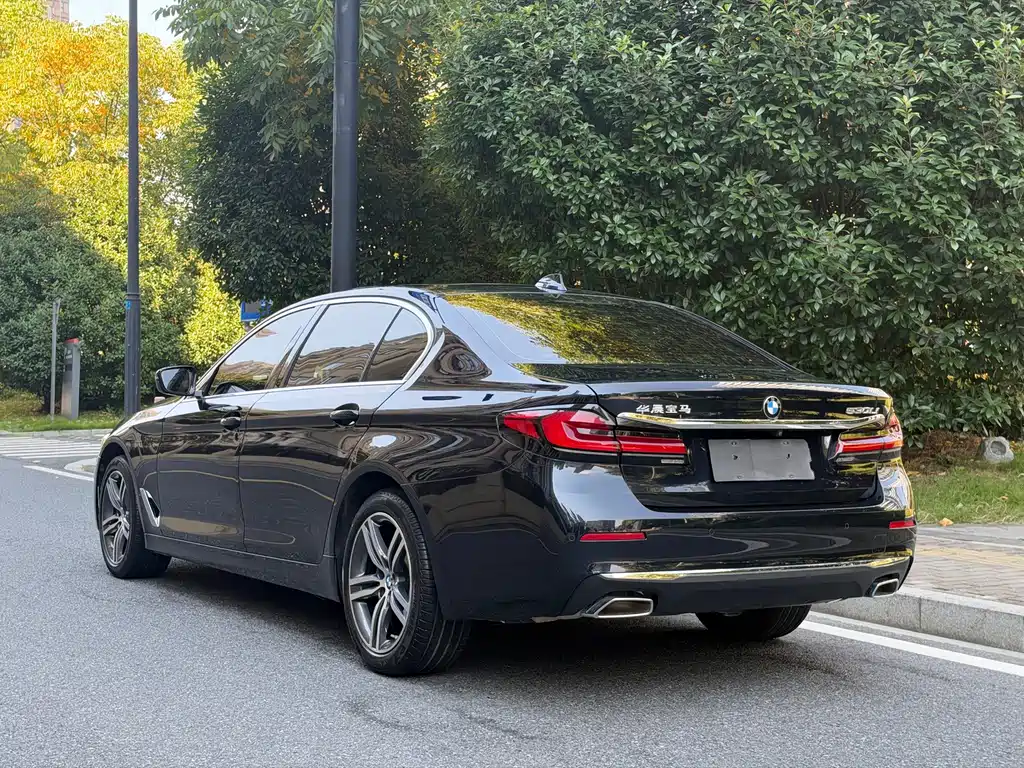 BMW 5 Series — фото 5