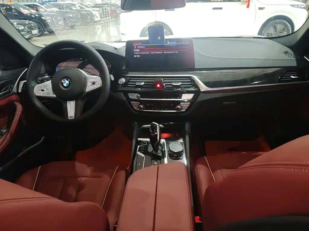 BMW 5 Series — фото 10