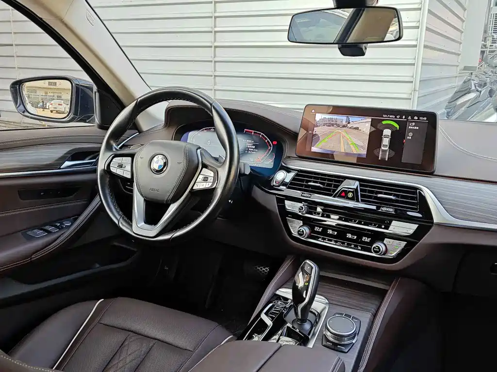 BMW 5 Series — фото 11