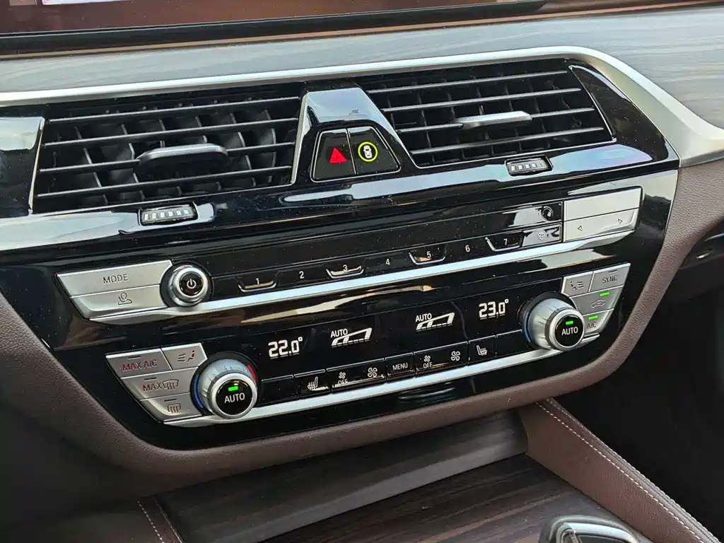 BMW 5 Series — фото 13