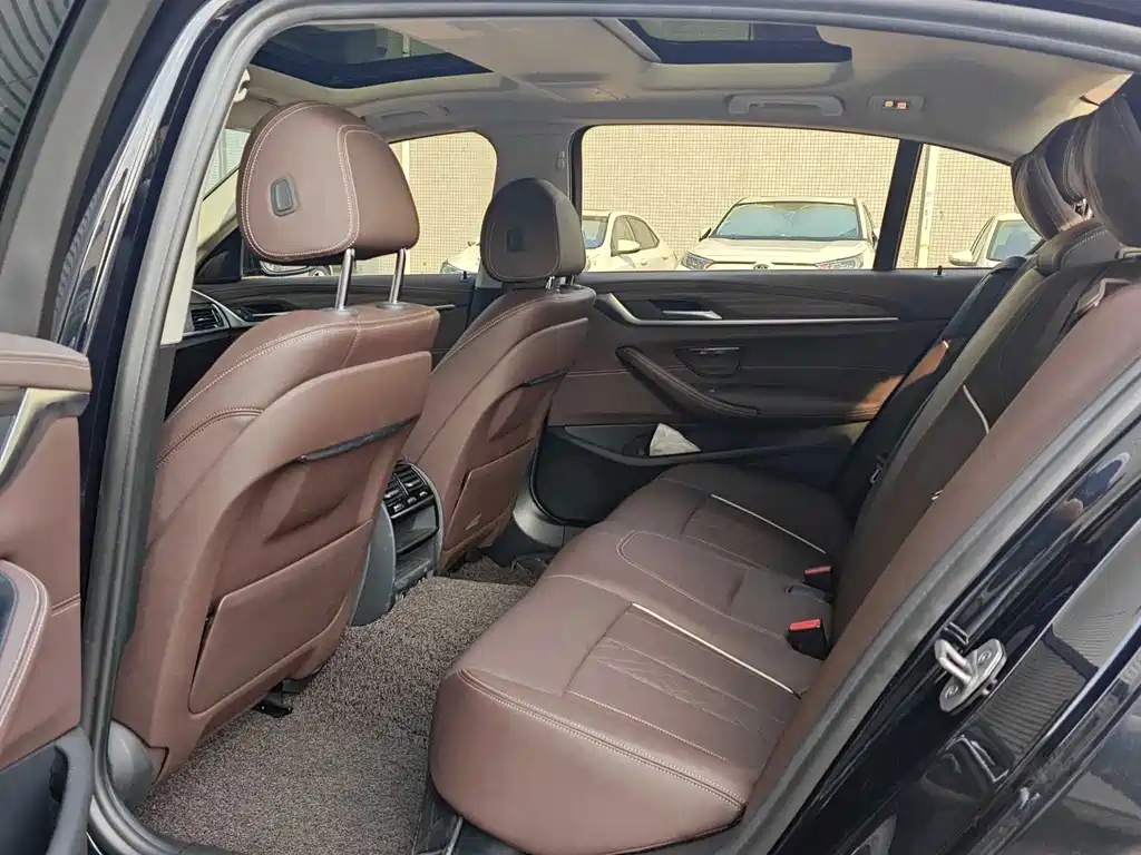 BMW 5 Series — фото 14