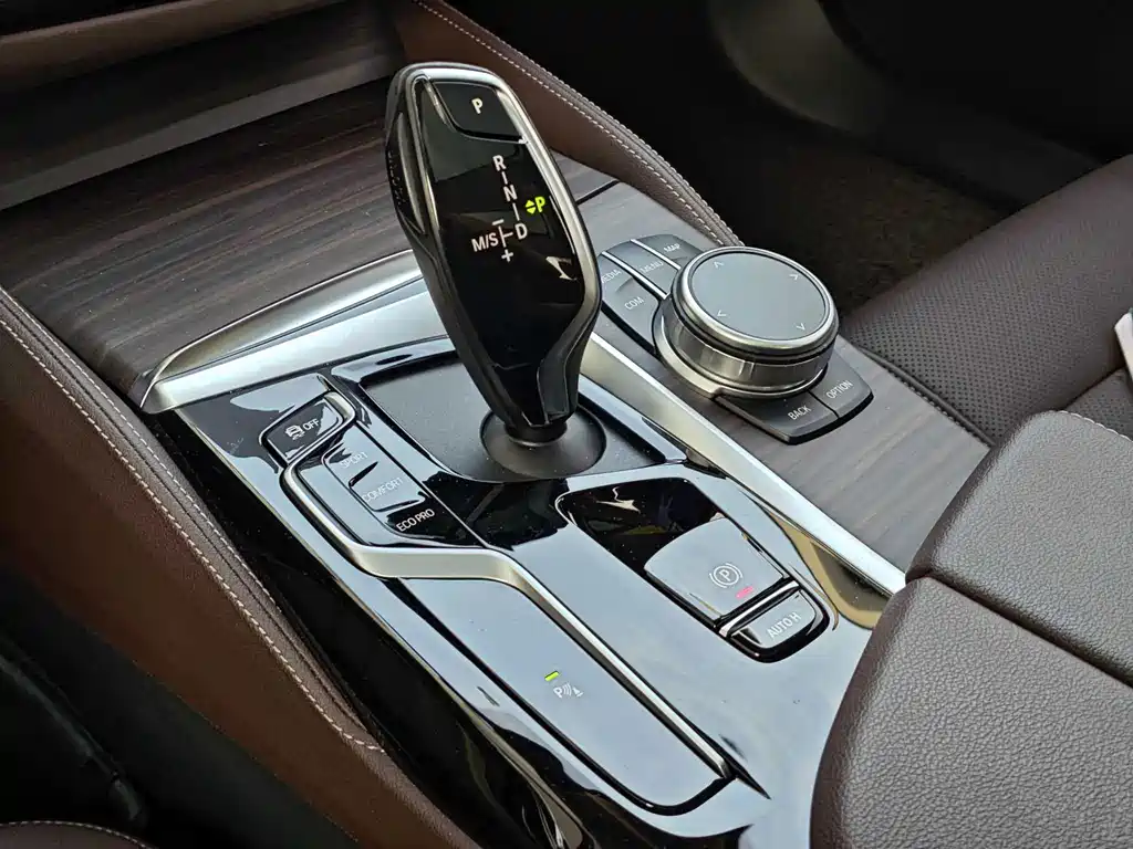 BMW 5 Series — фото 15