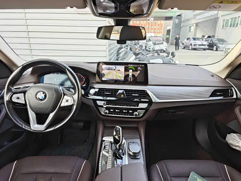BMW 5 Series — фото 8