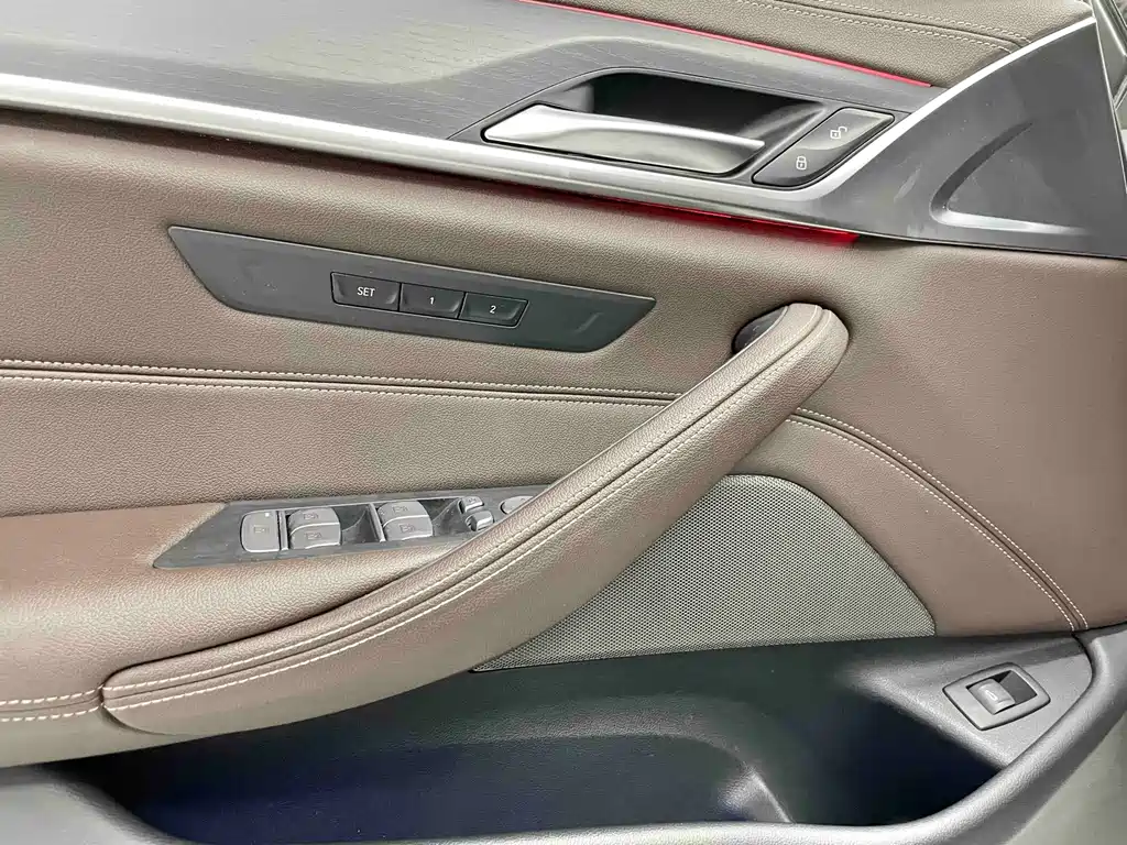 BMW 5 Series — фото 13