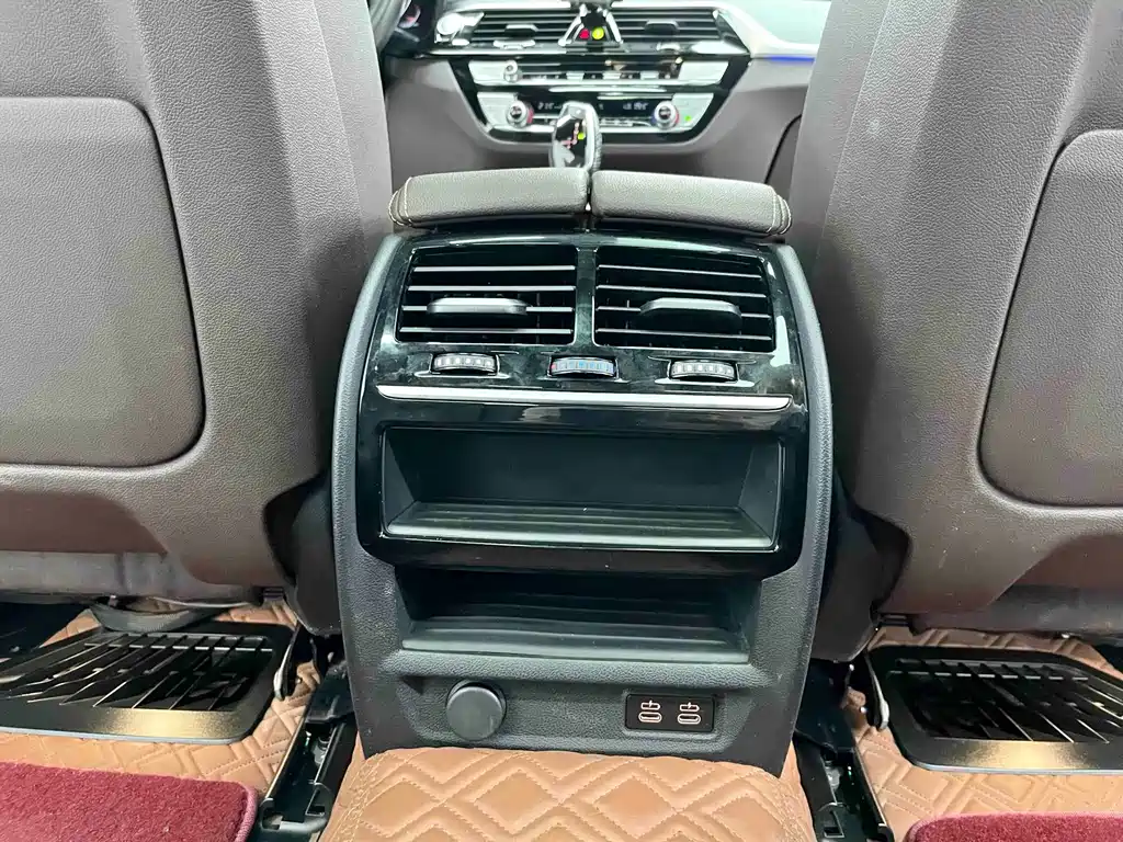 BMW 5 Series — фото 14