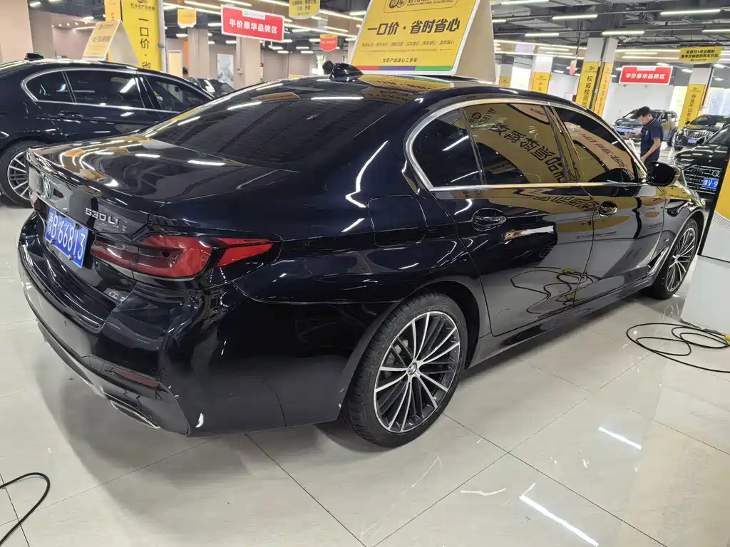 BMW 5 Series — фото 14