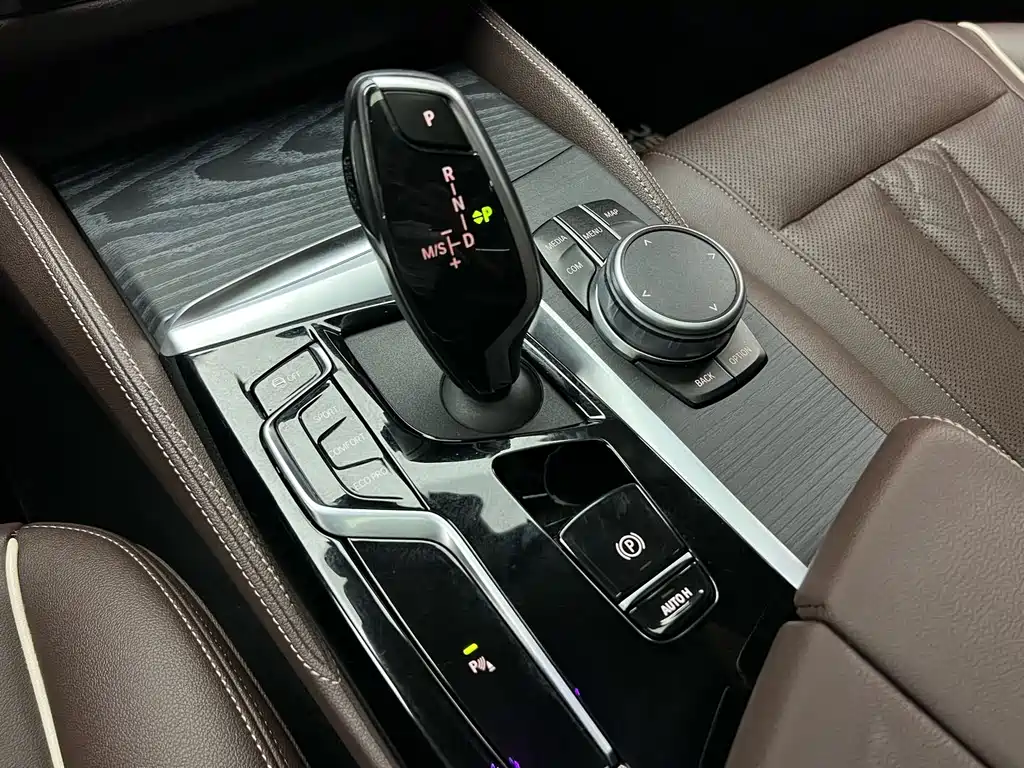 BMW 5 Series — фото 15