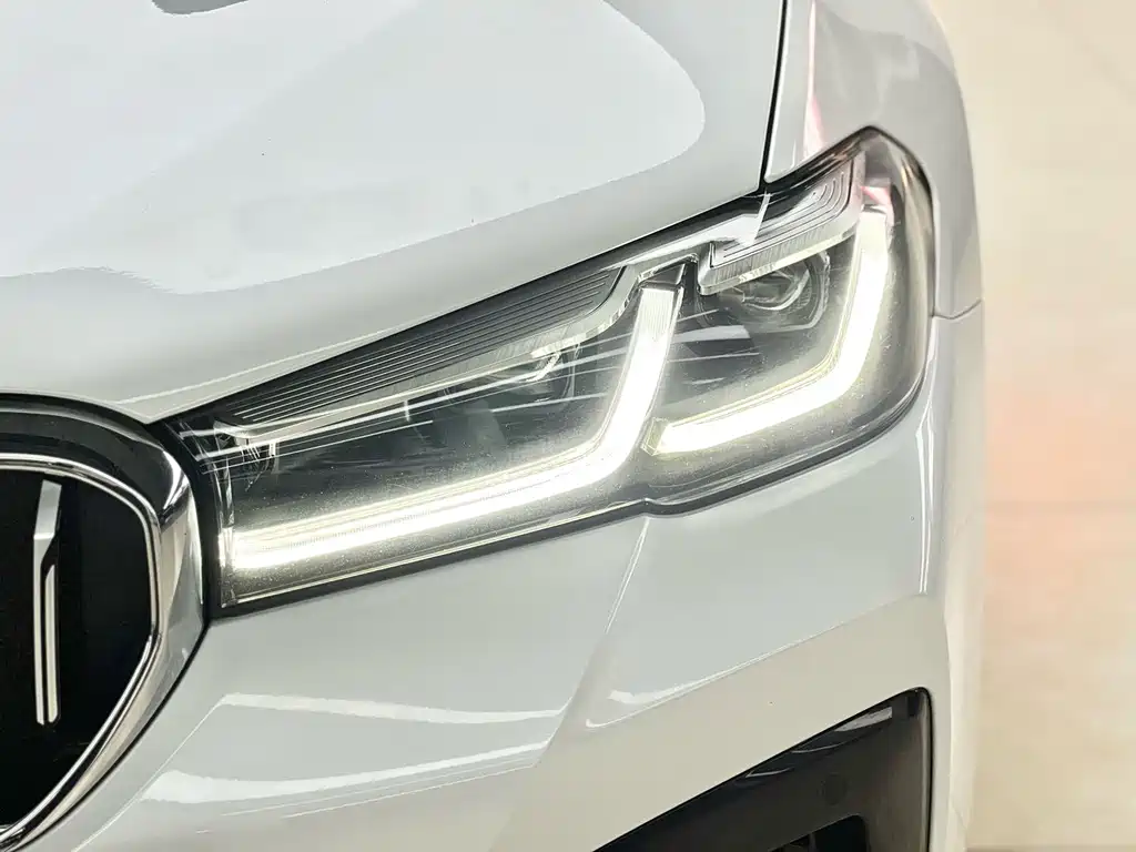 BMW 5 Series — фото 17