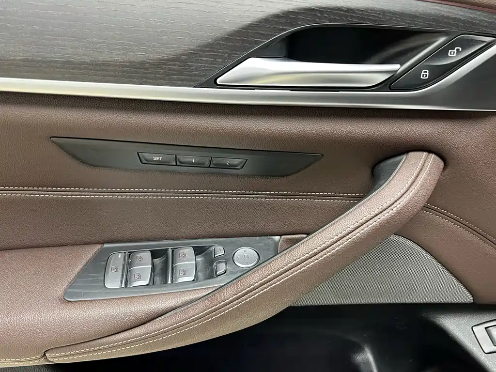 BMW 5 Series — фото 19