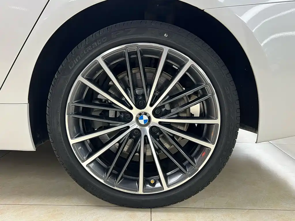 BMW 5 Series — фото 28