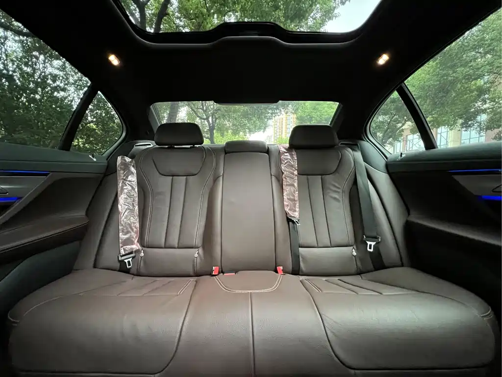 BMW 7 Series — фото 13