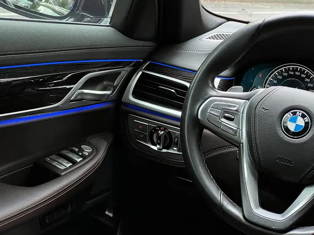 BMW 7 Series — фото 20