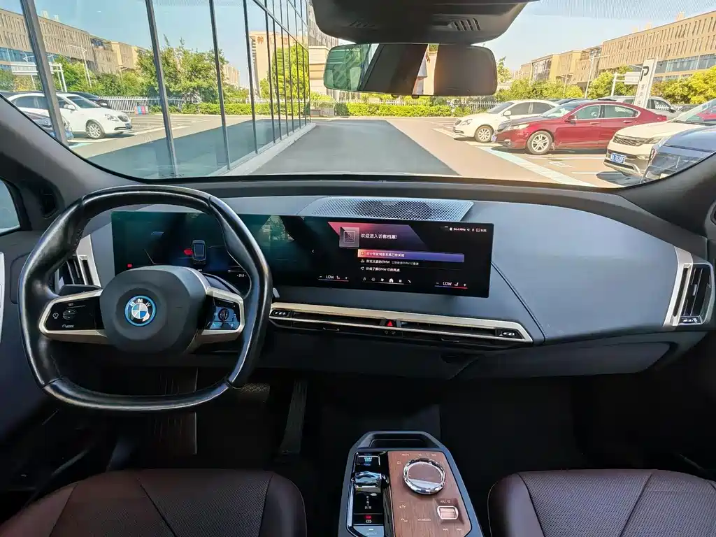 BMW iX — фото 13