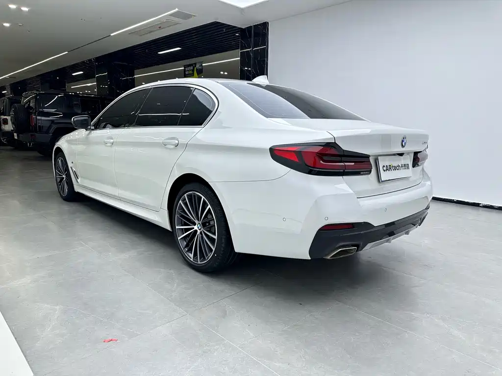 BMW 5 Series — фото 4