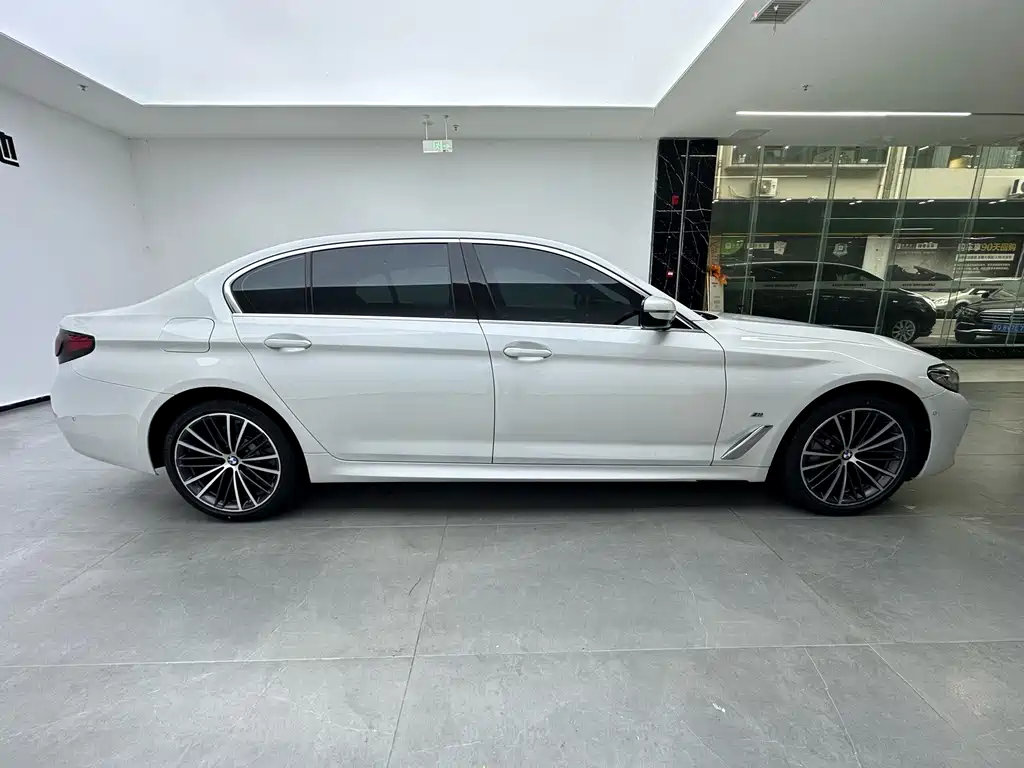 BMW 5 Series — фото 6