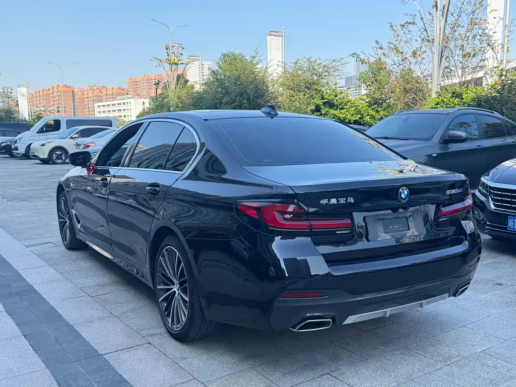 BMW 5 Series — фото 10