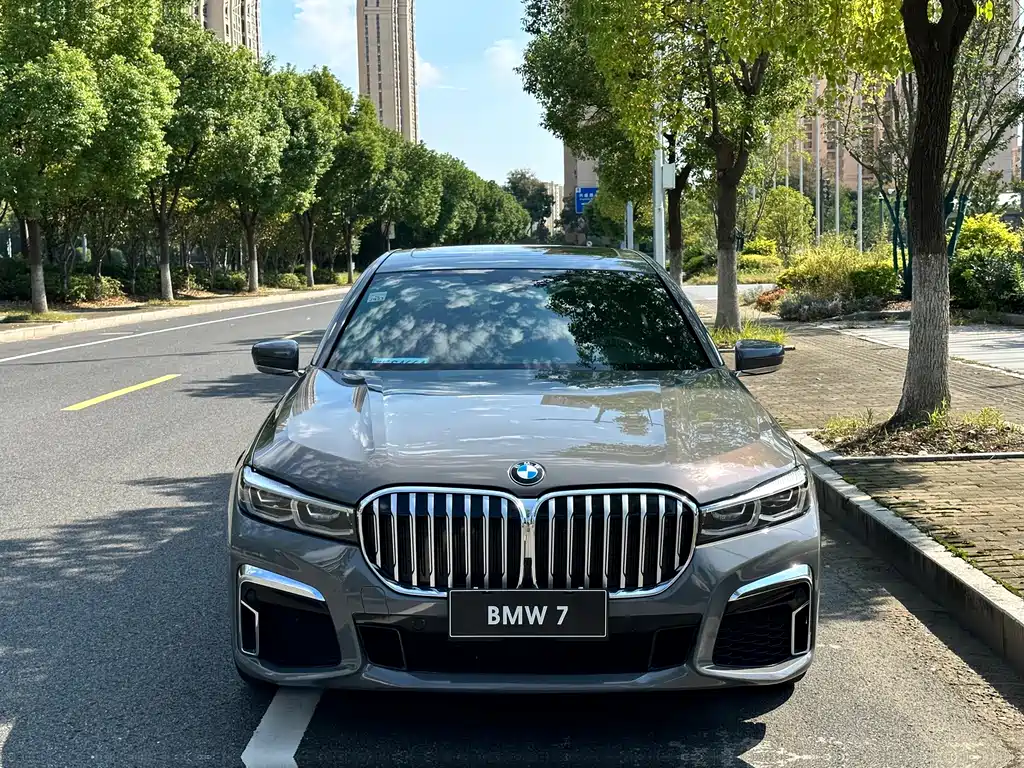 BMW 7 Series — фото 2