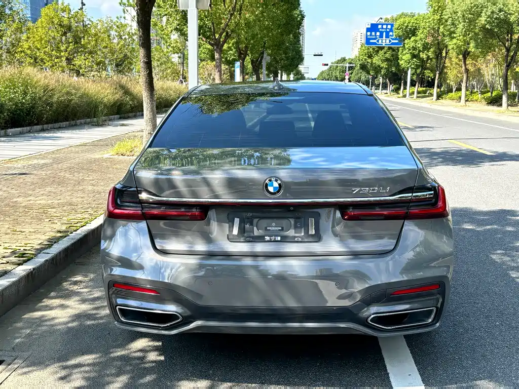 BMW 7 Series — фото 10