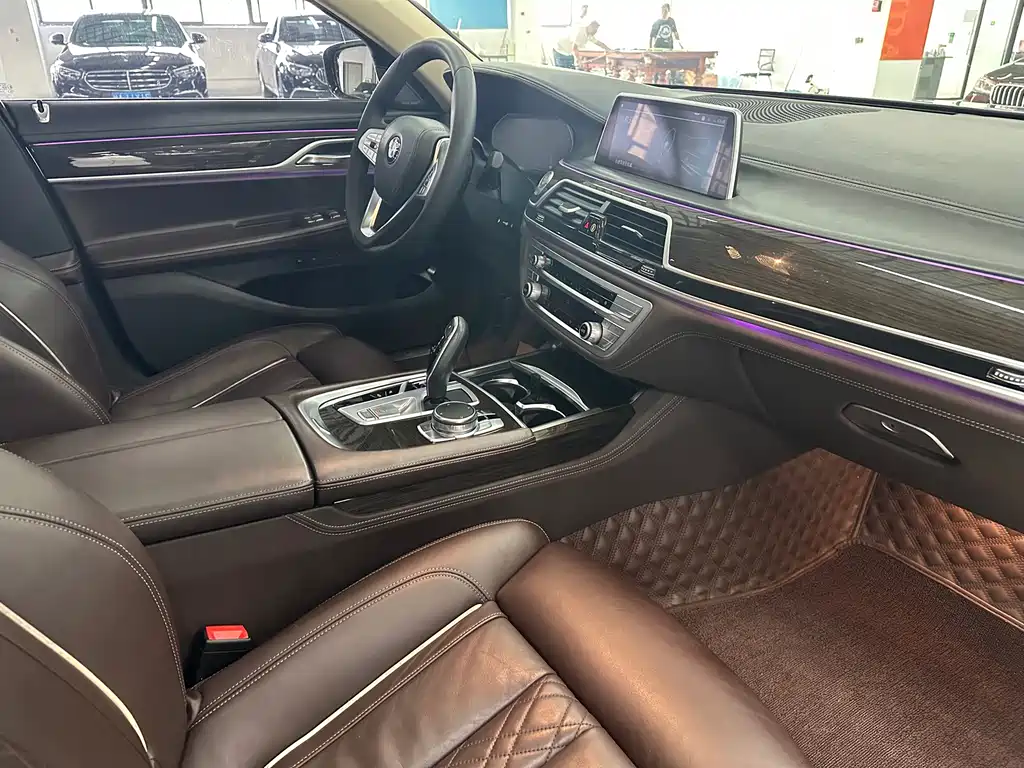 BMW 7 Series — фото 5