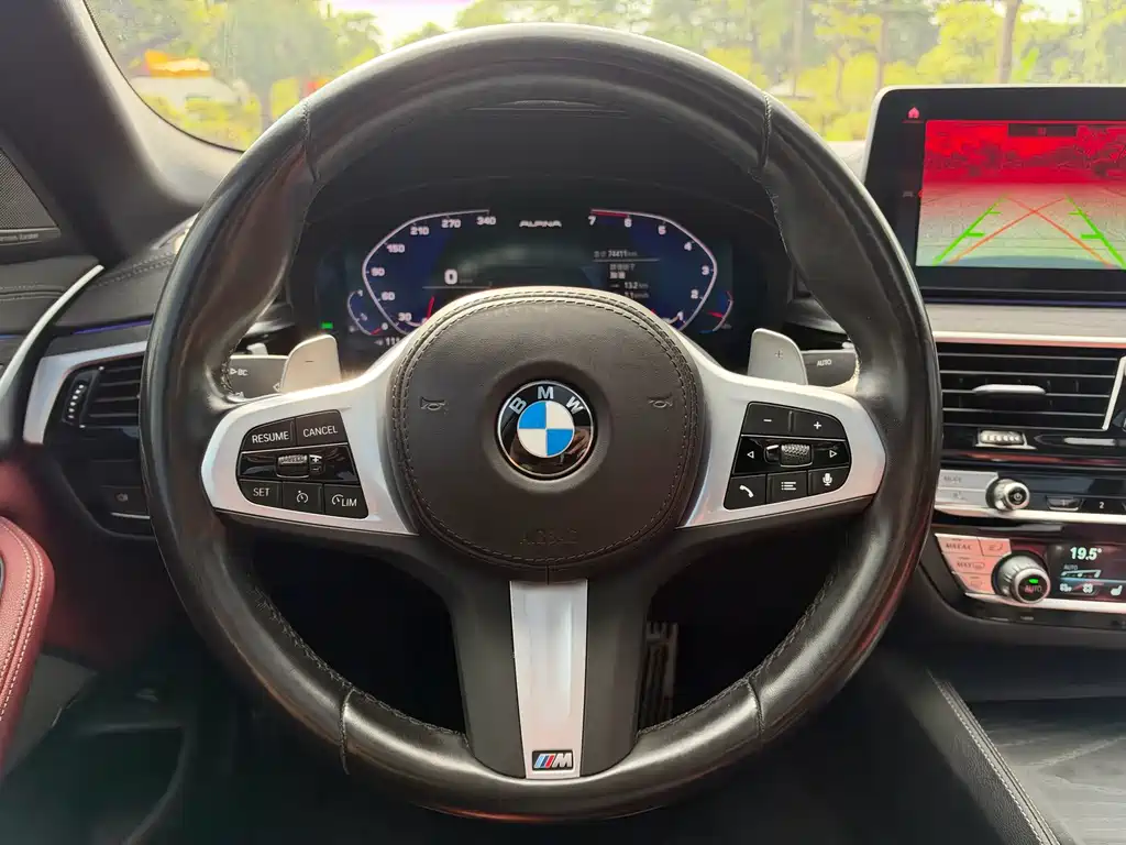 BMW 5 Series — фото 13