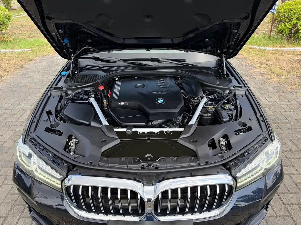 BMW 5 Series — фото 19