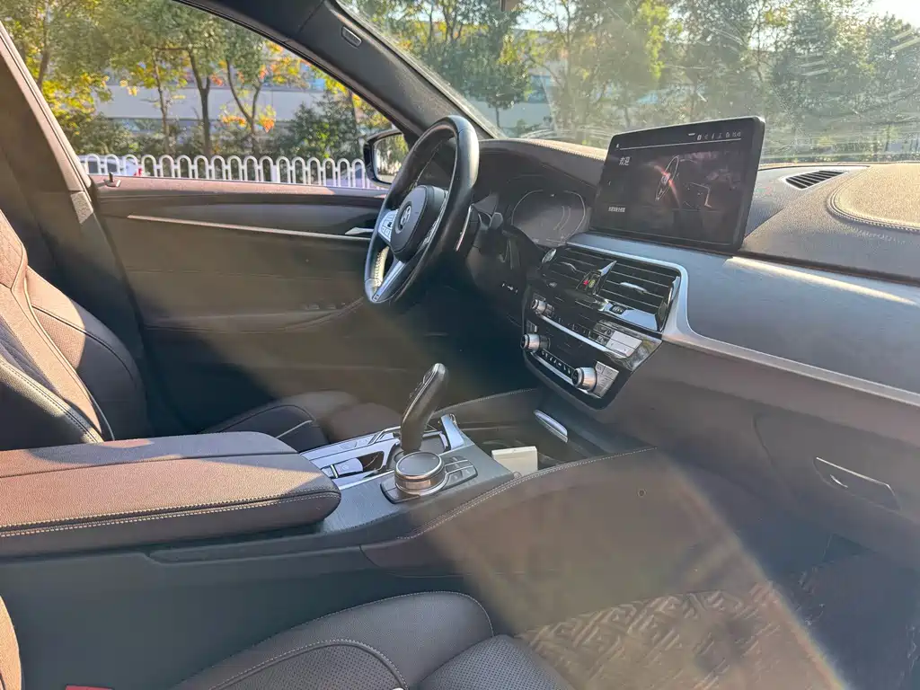 BMW 5 Series — фото 10
