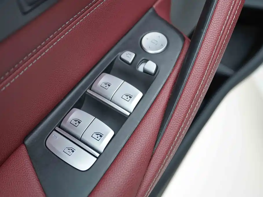 BMW 5 Series — фото 11