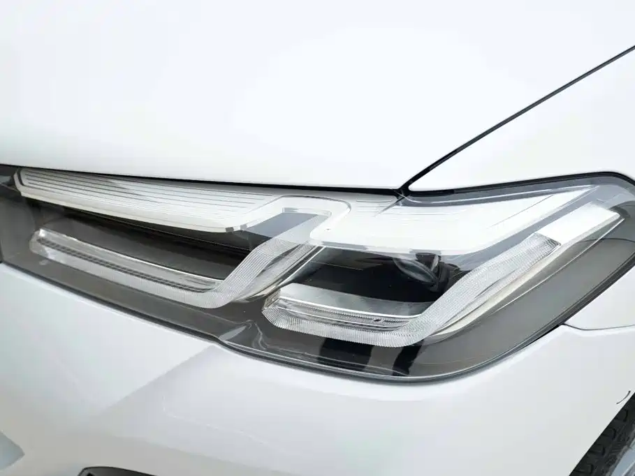 BMW 5 Series — фото 14