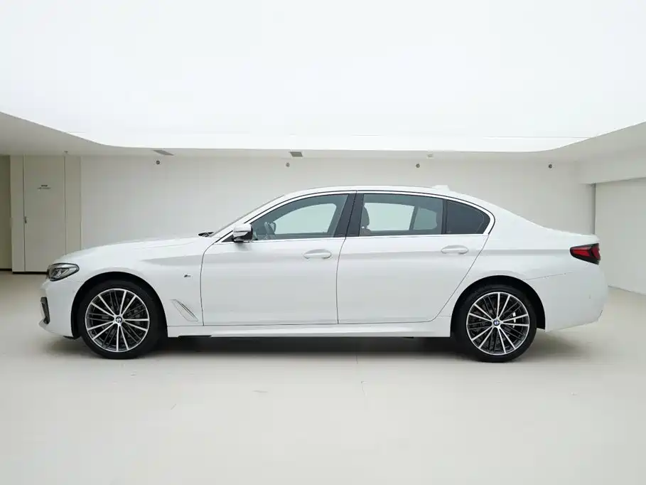 BMW 5 Series — фото 3