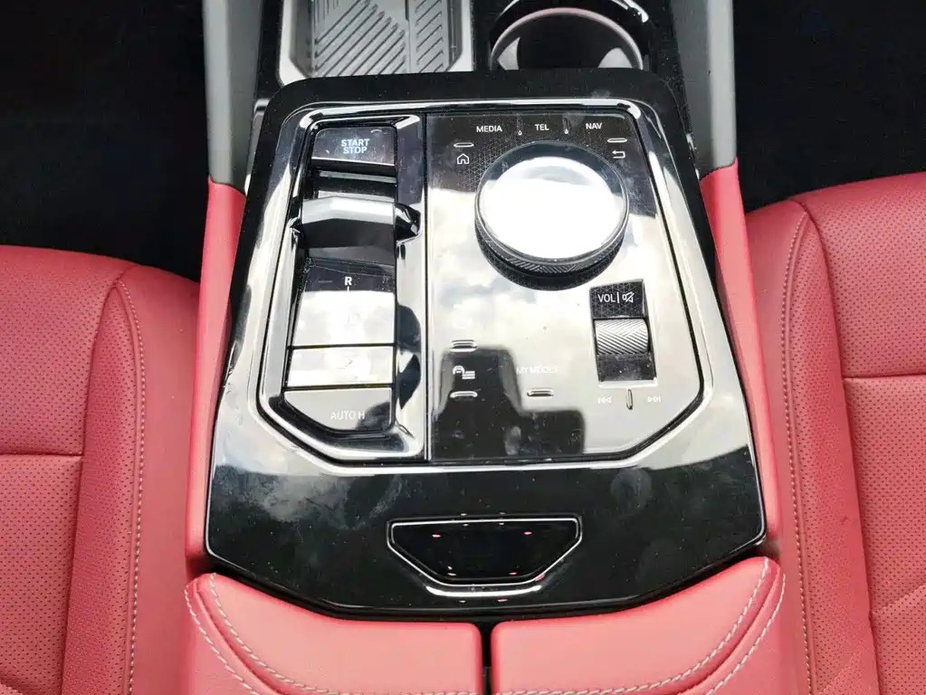 BMW i5 — фото 11