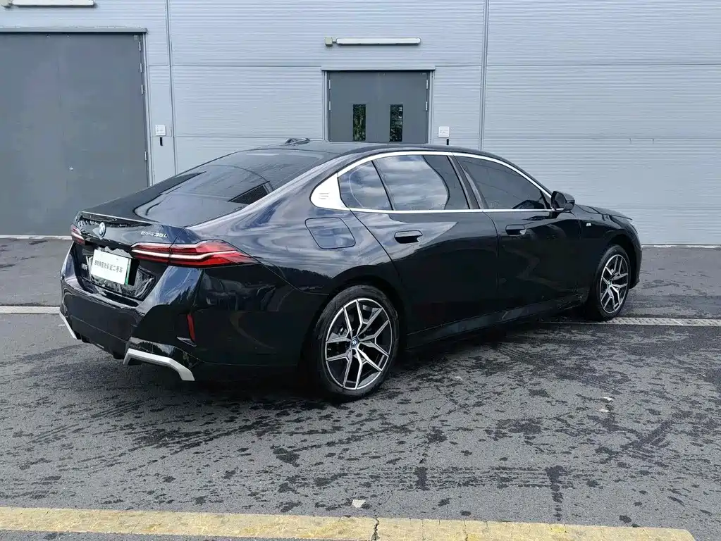 BMW i5 — фото 13
